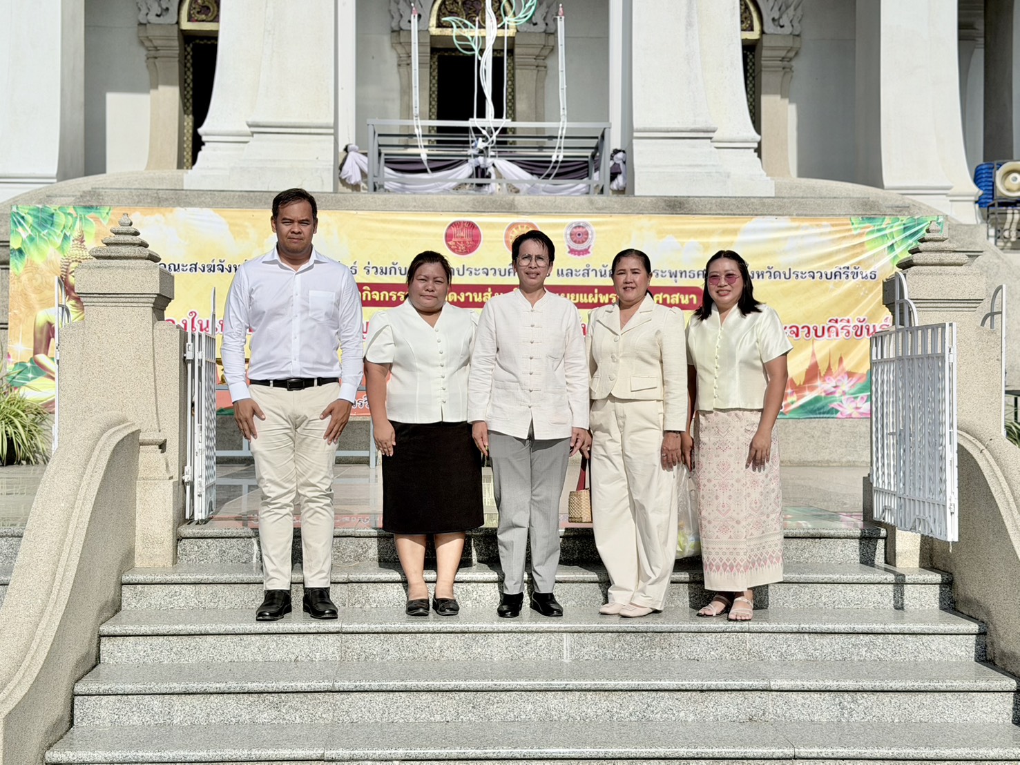 จังหวัดประจวบคีรีขันธ์ จัดพิธีทำบุญตักบาตรและเวียนเทียน เนื่องในวันมาฆบูชา ประจำปี 2569