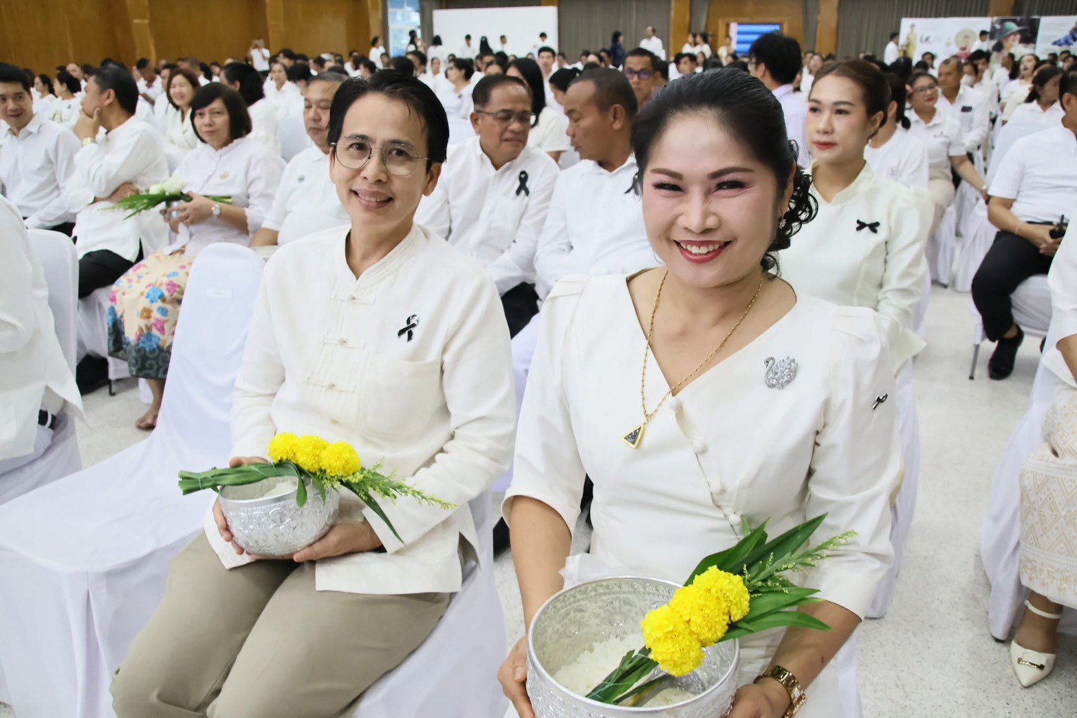 ร่วมใจทำบุญตักบาตรในโครงการ "ร้อยใจไทย สืบสานราชธรรม ทั้งแผ่นดิน" ถวายเป็นพระราชกุศลแด่สมเด็จพระนางเจ้าสิริกิติ์ พระบรมราชินีนาถ พระบรมราชชนนีพันปีหลวง พร้อมน้อมนำหลักทศพิธราชธรรม "ธรรมราชา-ธรรมราชินี" สู่การปฏิบัติเพื่อความสุขที่ยั่งยืนของประชาชน