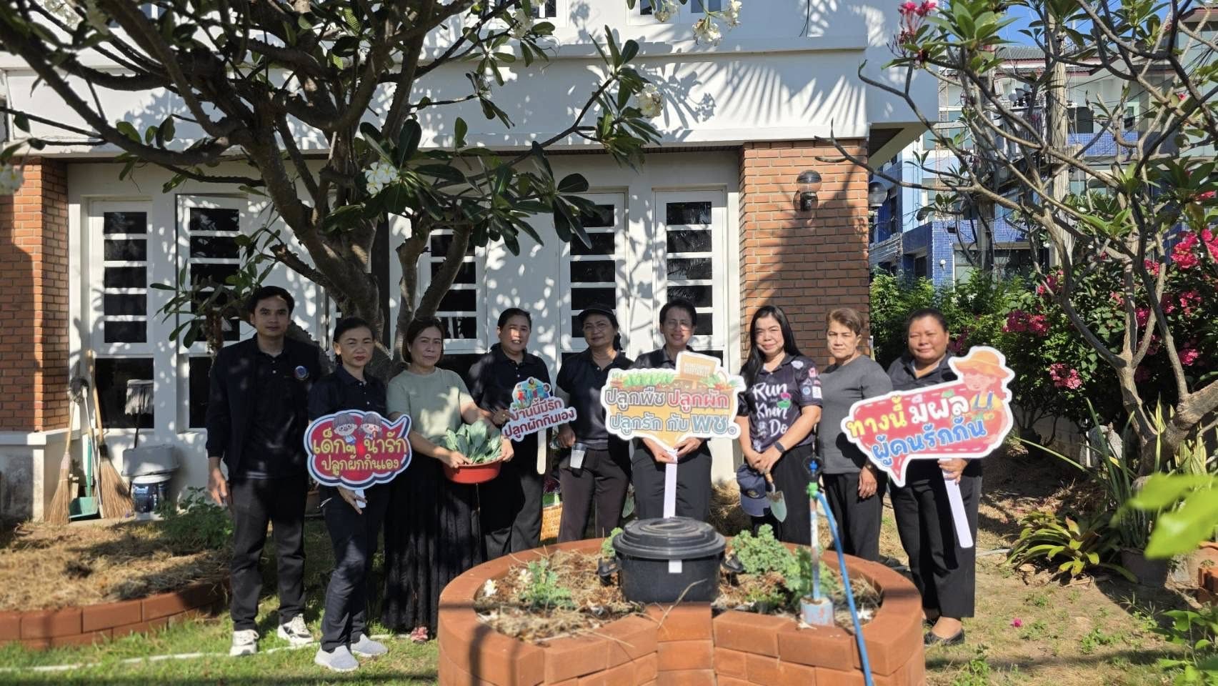พจ.นำทีมเดินหน้าปลูกผักสวนครัวต่อเนื่อง สร้างความมั่นคงทางอาหารตามโครงการ Quick Win 90 วัน