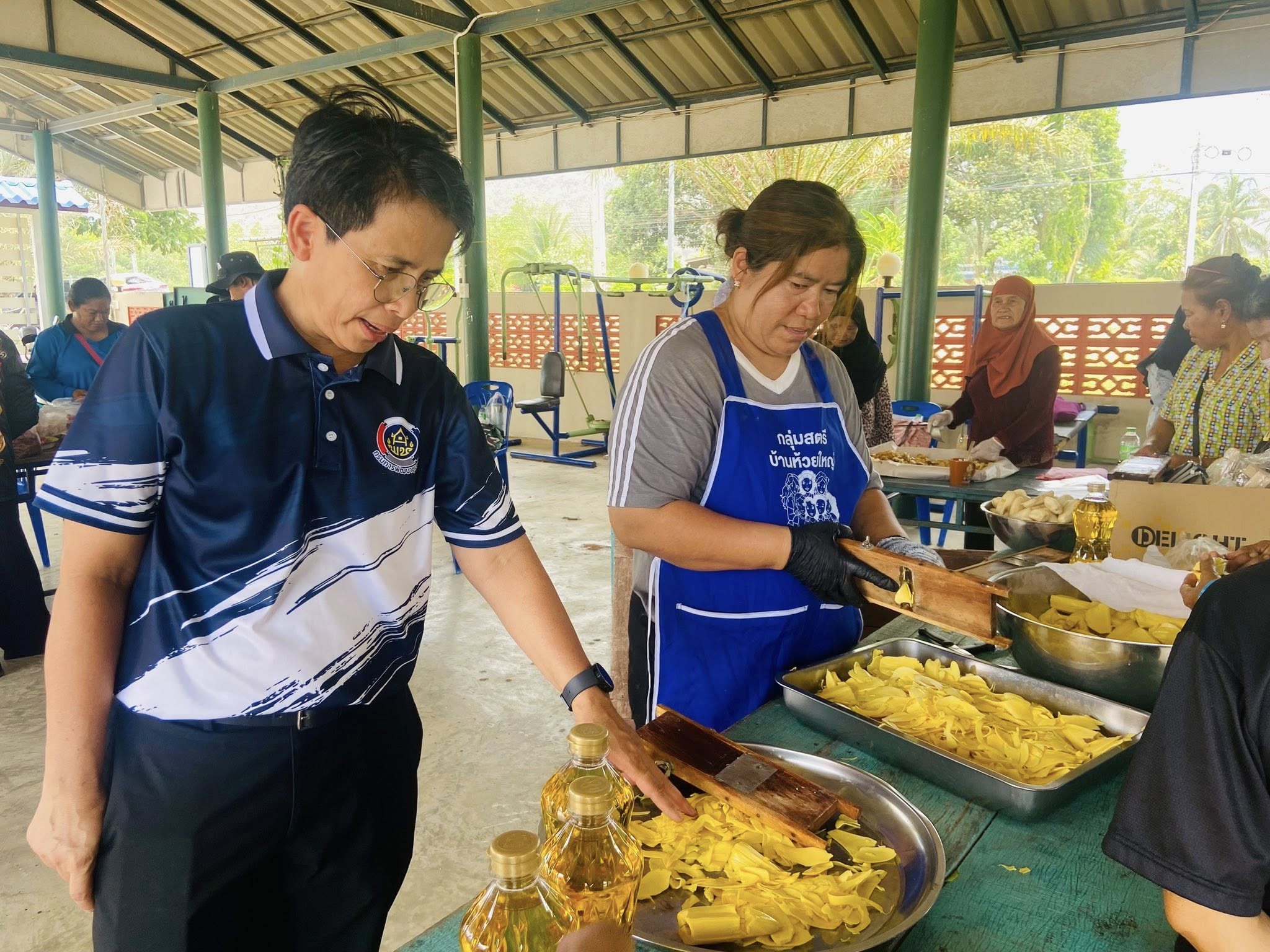 พช.ประจวบฯ ขับเคลื่อนโครงการพัฒนาเศรษฐกิจฐานราก เสริมสร้างความมั่นคงสู่สังคมผาสุก อ.เมือง