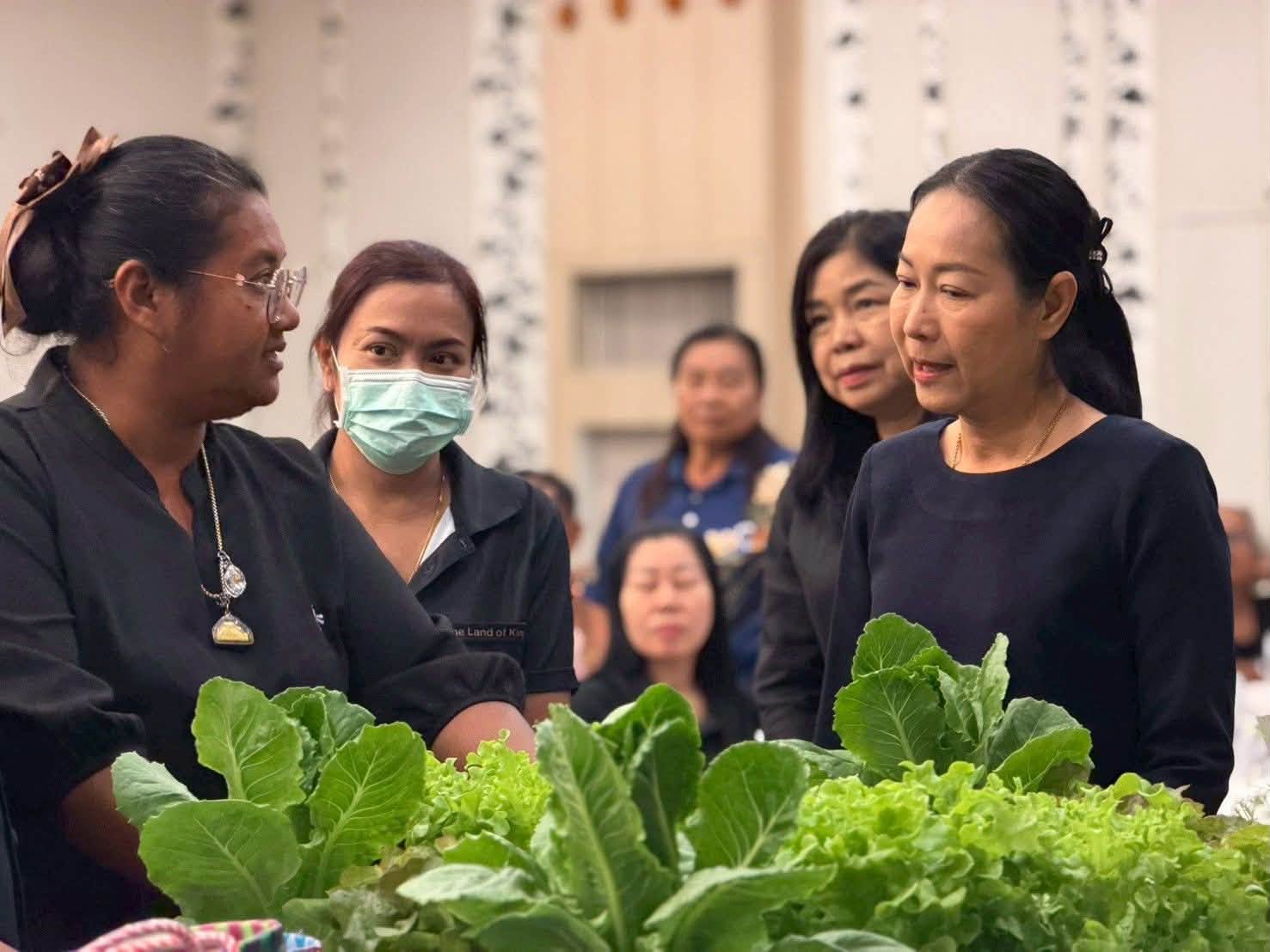 พช.ประจวบฯ ขับเคลื่อนเศรษฐกิจฐานราก พัฒนาศักยภาพครัวเรือนสู่ผู้ผลิต ผู้ประกอบการ OTOP