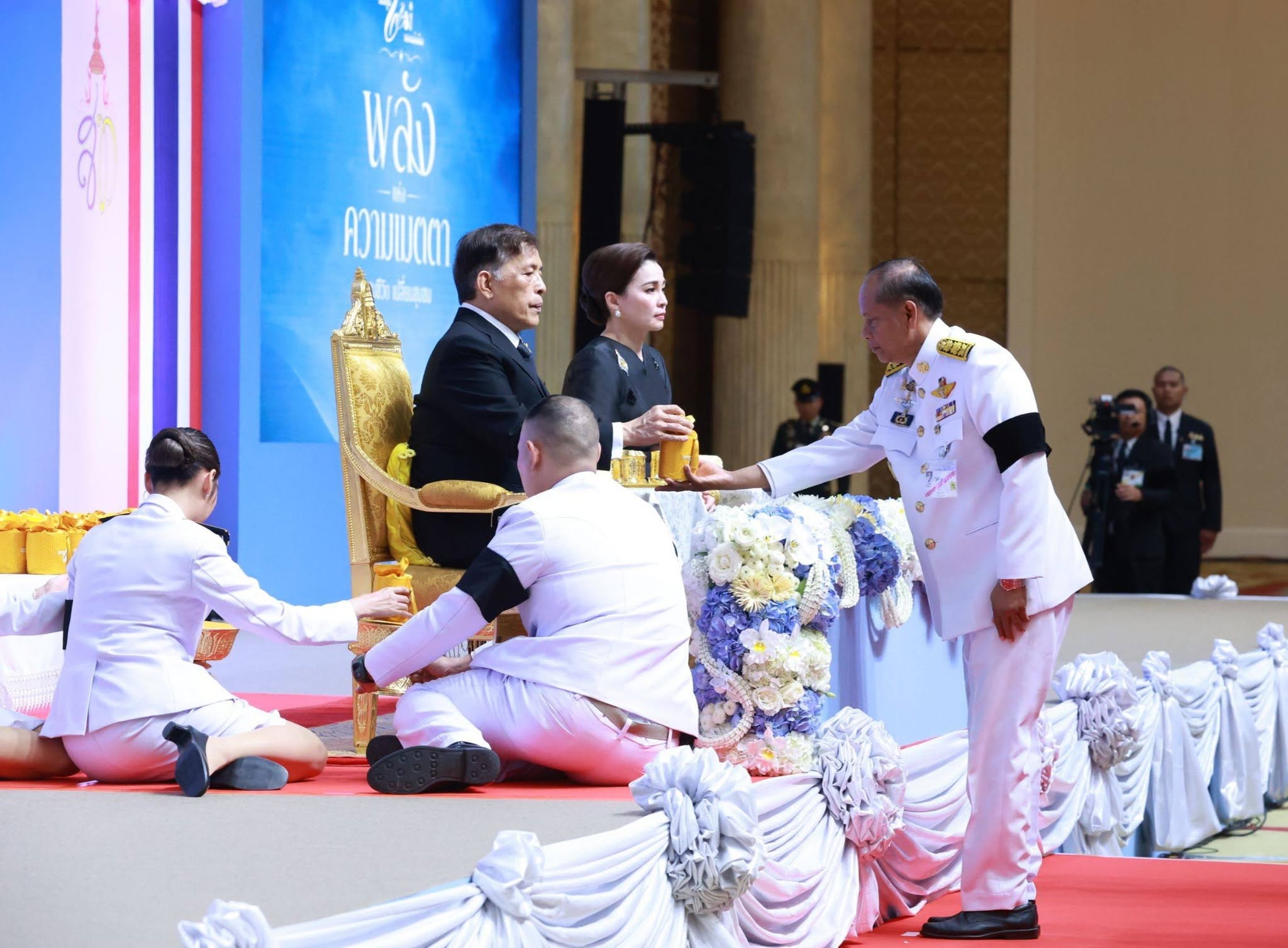 พ่อเมืองประจวบฯ นำต้นกล้ากองทุนแม่ของแผ่นดิน เฝ้าฯรับเสด็จในมหกรรมกองทุนแม่ของแผ่นดิน "พลังแห่งความเมตตา ชุบชีวิต เปลี่ยนชุมชน" 