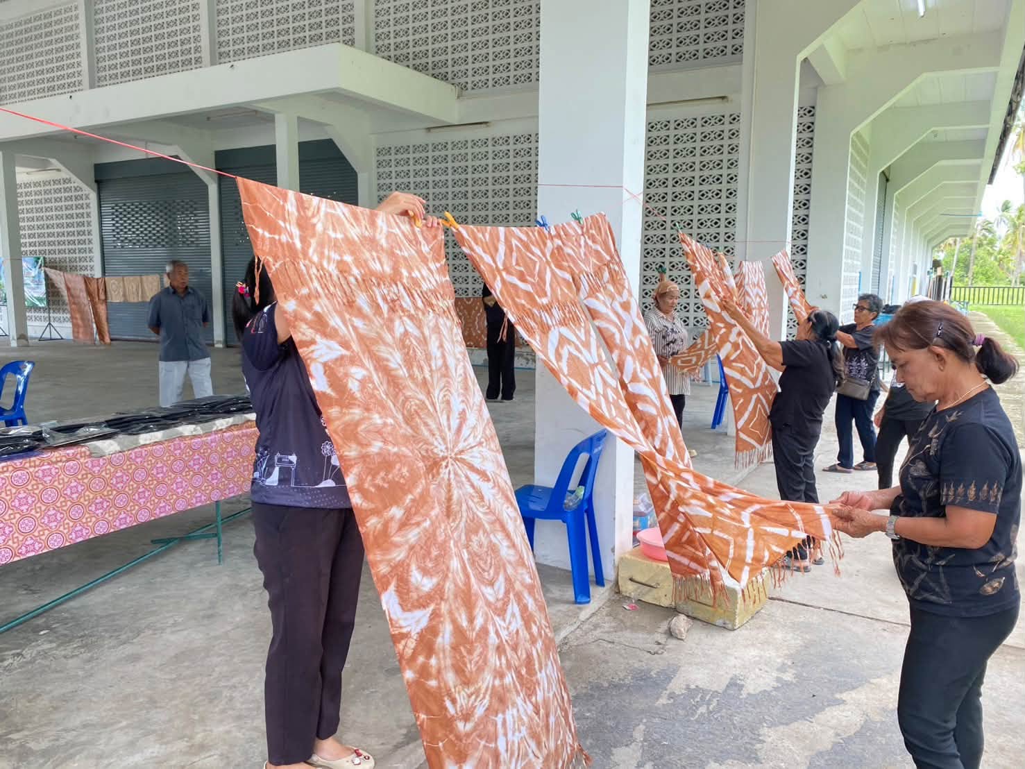 พช.ประจวบฯ ดำเนินโครงการอนุรักษ์พันธุกรรมพืชอันเนื่องมาจากพระราชดำริ สมเด็จพระเทพรัตนราชสุดาฯ สยามบรมราชกุมารี(อพ.สธ.) กิจกรรม สร้างสรรค์การใช้ประโยชน์จากต้นไม้อัตลักษณ์จังหวัด