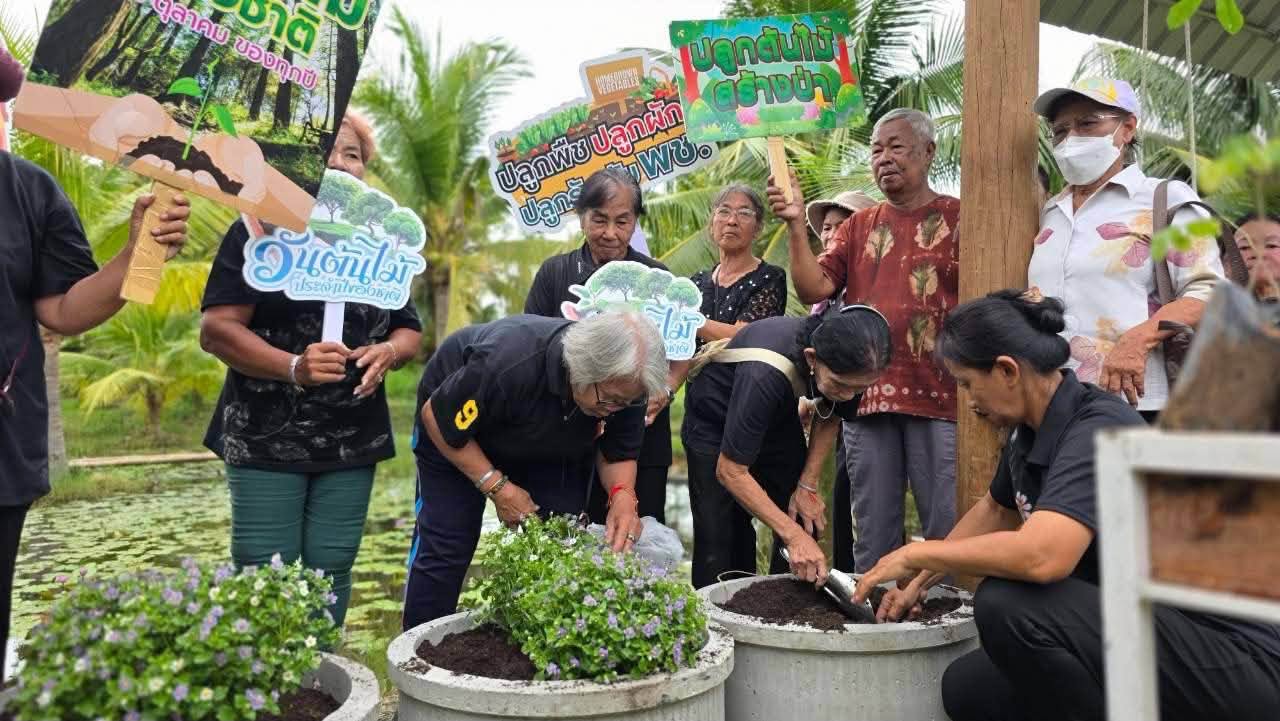 พช.ประจวบ ดำเนินโครงการอนุรักษ์พันธุกรรมพืชอันเนื่องมาจากพระราชดำริ สมเด็จพระเทพรัตนราชสุดาฯ สยามบรมราชกุมารี(อพ.สธ.) กิจกรรม สร้างสรรค์การใช้ประโยชน์จากต้นไม้อัตลักษณ์จังหวัด